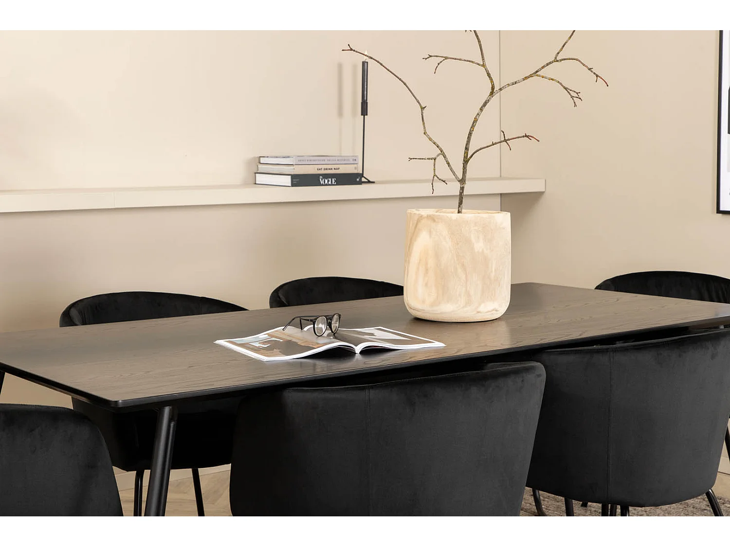 PippiBL ensemble table, table noir et 6 Berit chaises Velours noir.