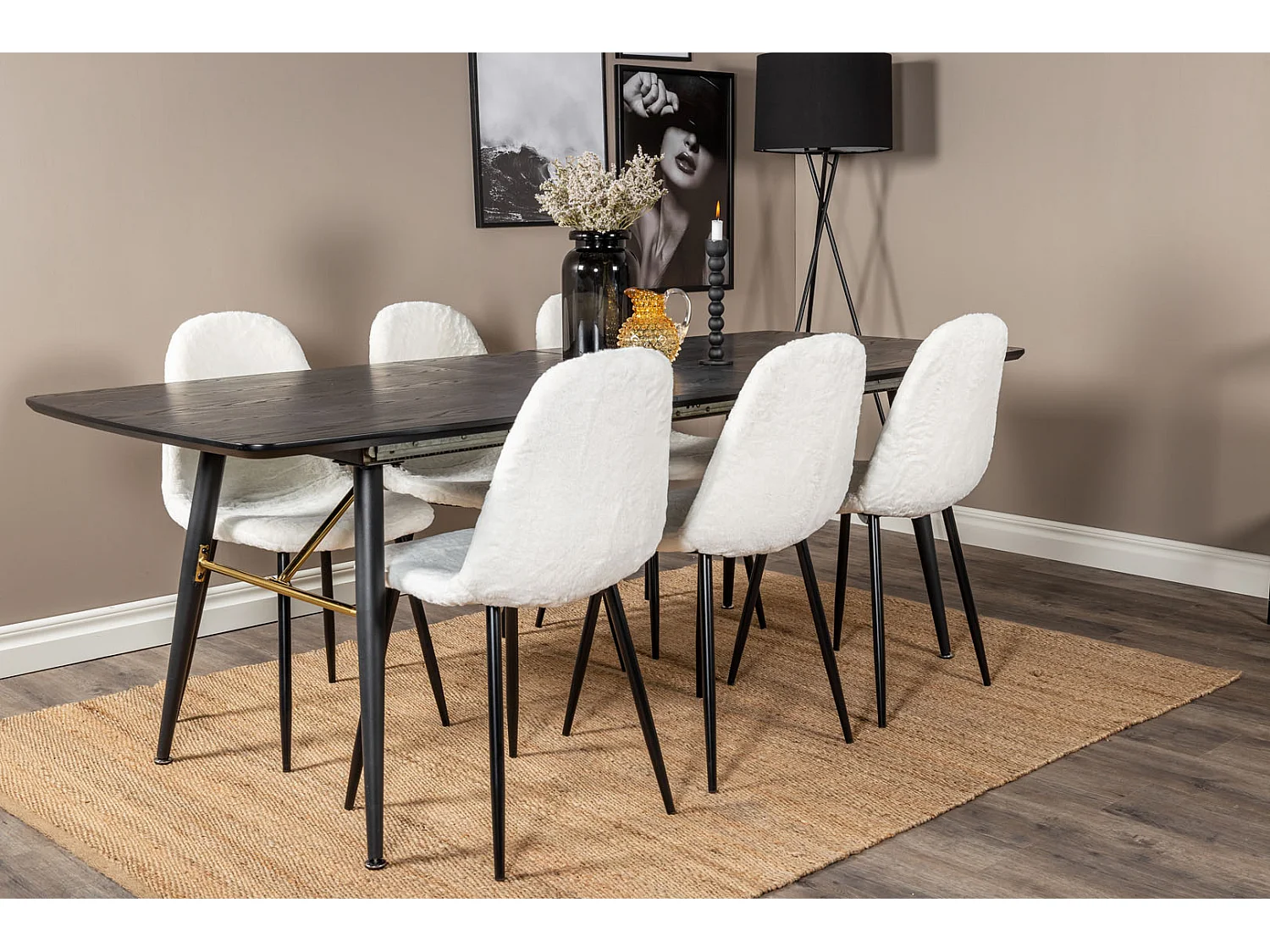 Gold eethoek eetkamertafel uitschuifbare tafel lengte cm 180 / 220 zwart en 6 Polar Fluff eetkamerstal Teddy wit.