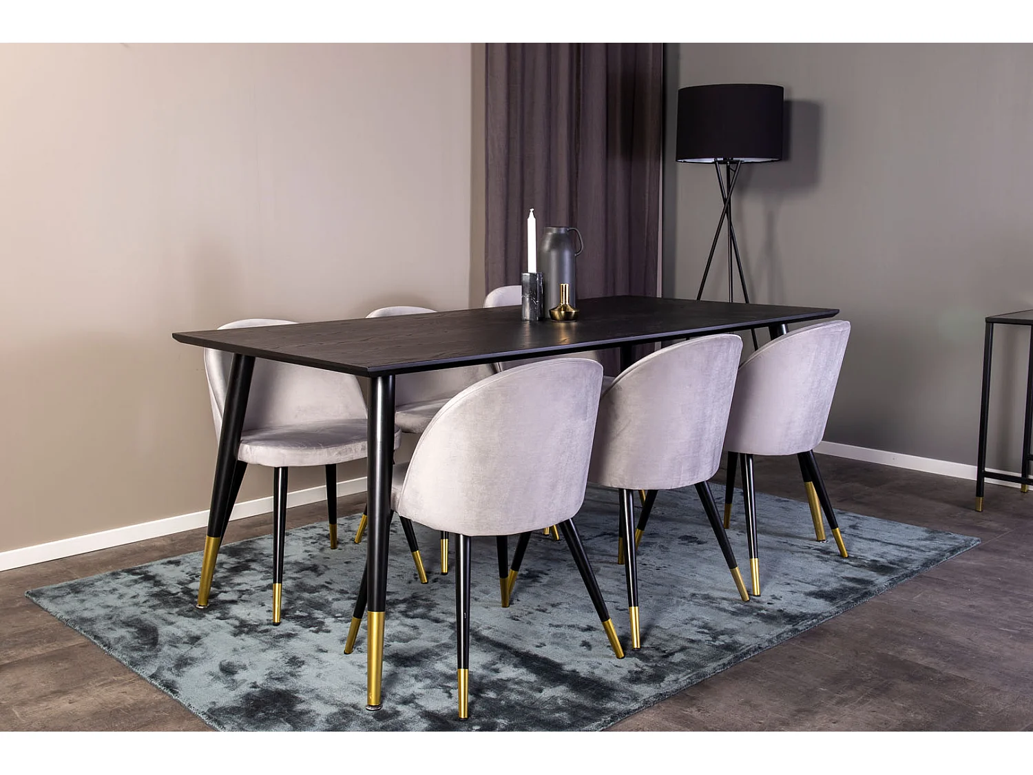 Dipp180x90BLBR eethoek eetkamertafel zwart en 6 Velvet eetkamerstal velours lichtgrijs.
