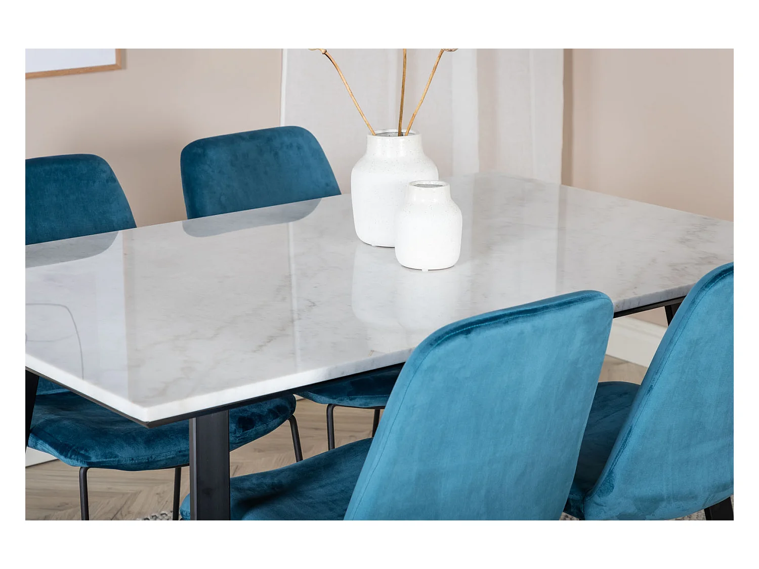 Estelle ensemble table, table marbre blanc et 4 Muce chaises Velours bleu.