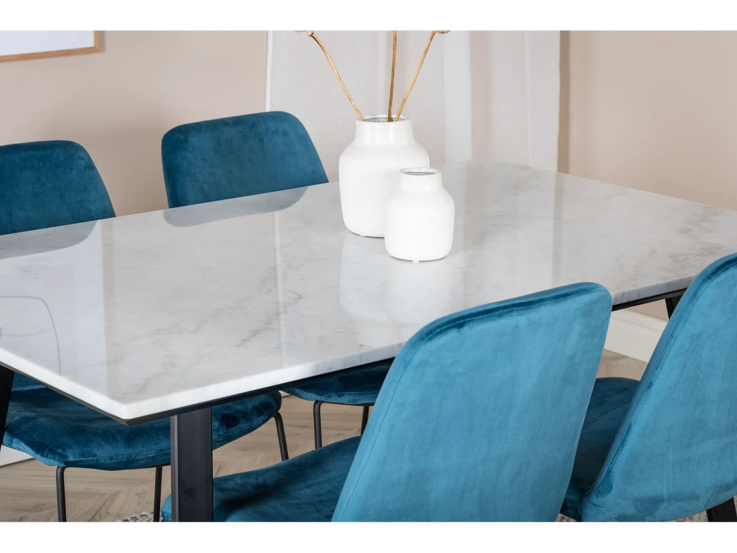 Estelle ensemble table, table marbre blanc et 4 Muce chaises Velours bleu.