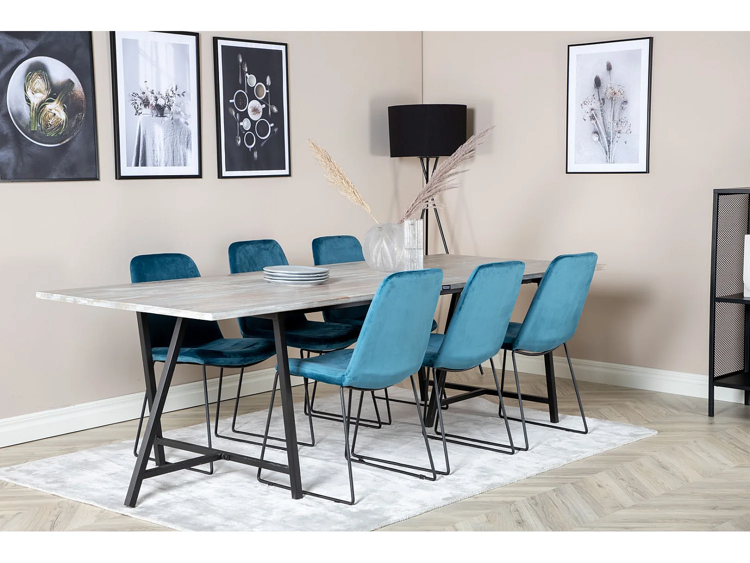 Jepara eethoek eetkamertafel teakhout en 6 Muce eetkamerstal velours blauw.