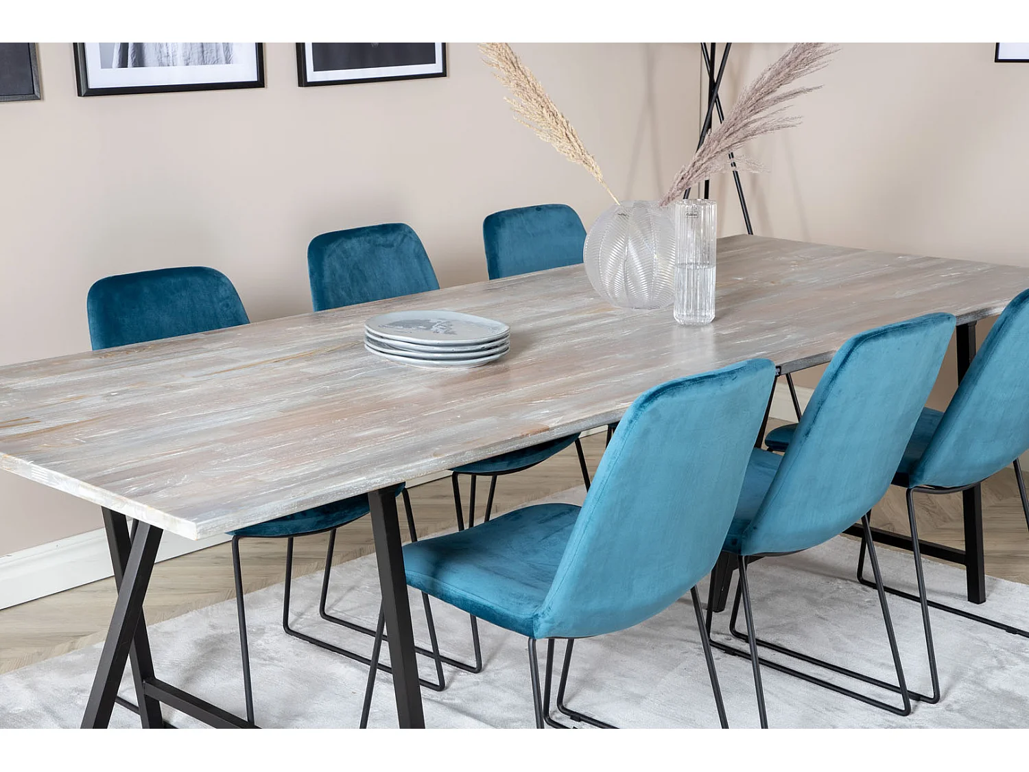 Jepara eethoek eetkamertafel teakhout en 6 Muce eetkamerstal velours blauw.