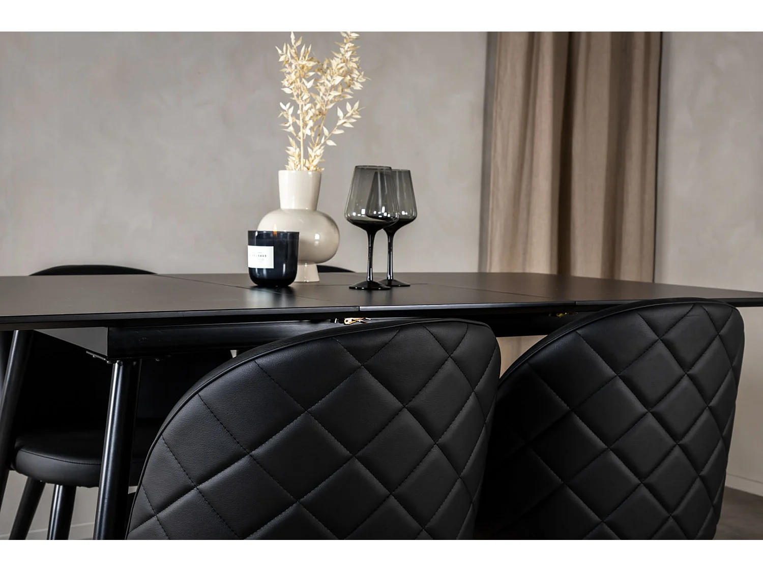 SilarBLExt ensemble table, table extensible longueur cm120 / 160 noir et 4 Velvet chaises Similicuir PU noir.