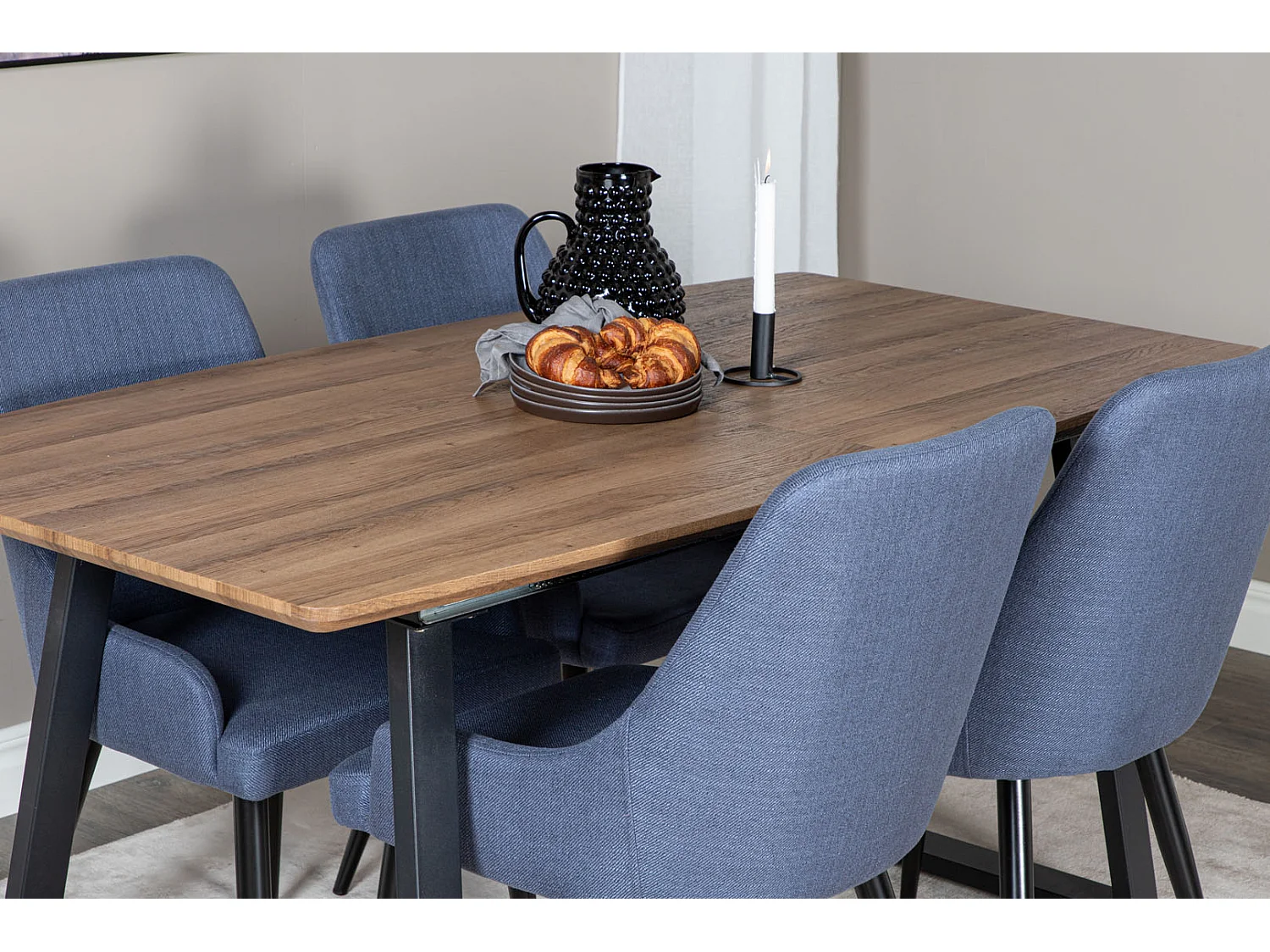 IncaNABL eethoek eetkamertafel uitschuifbare tafel lengte cm 160 / 200 el hout decor en 4 Plaza eetkamerstal blauw, zwart.