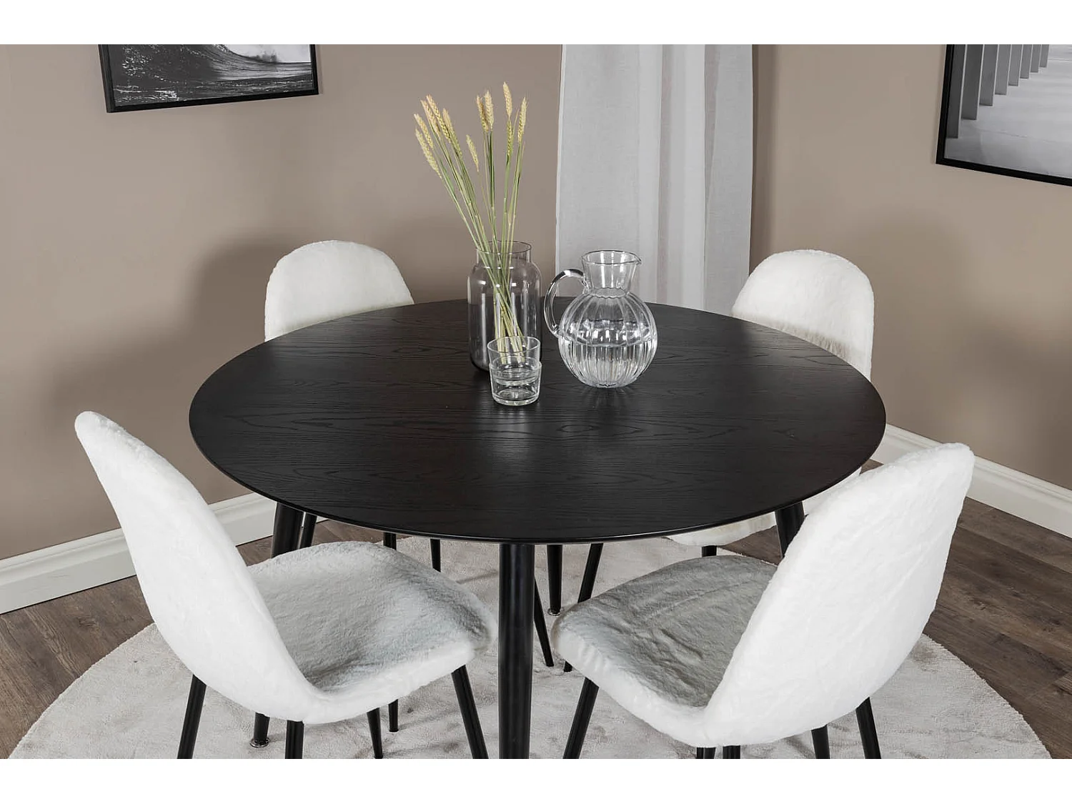 DippØ115BLBL eethoek eetkamertafel zwart en 4 Polar Fluff eetkamerstal Teddy wit.