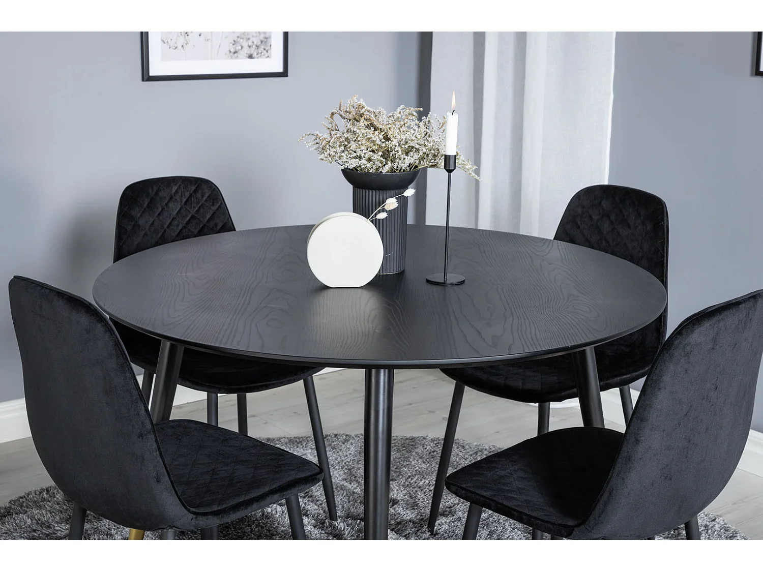 DippØ115BLBR ensemble table, table noir et 4 Polar Diamond chaises Velours noir.
