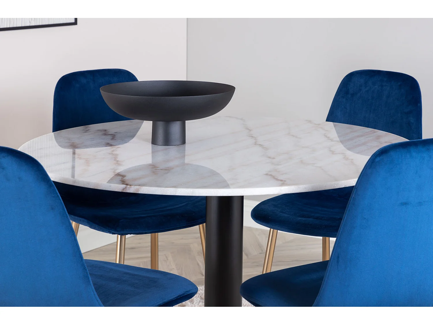 EstelleØ106WHBL ensemble table, table blanc, marbre et 4 Polar chaises Velours bleu, laiton décor.