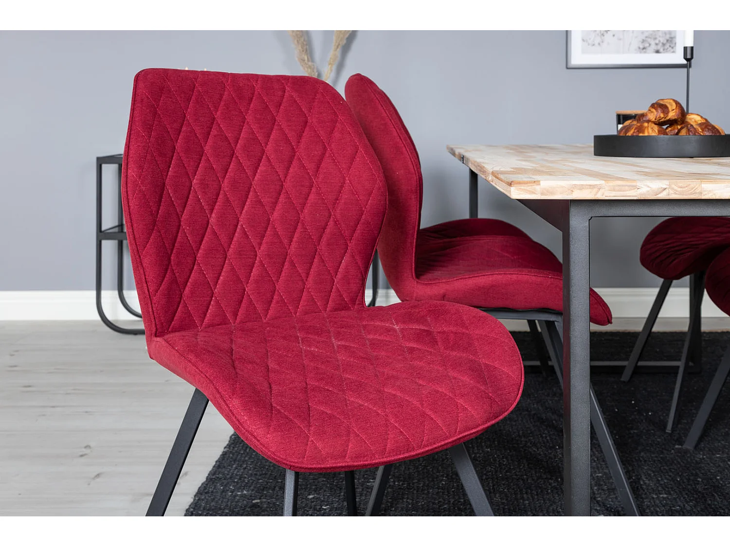 CirebonBL ensemble table, table teck et 6 Gemma chaises rouge.
