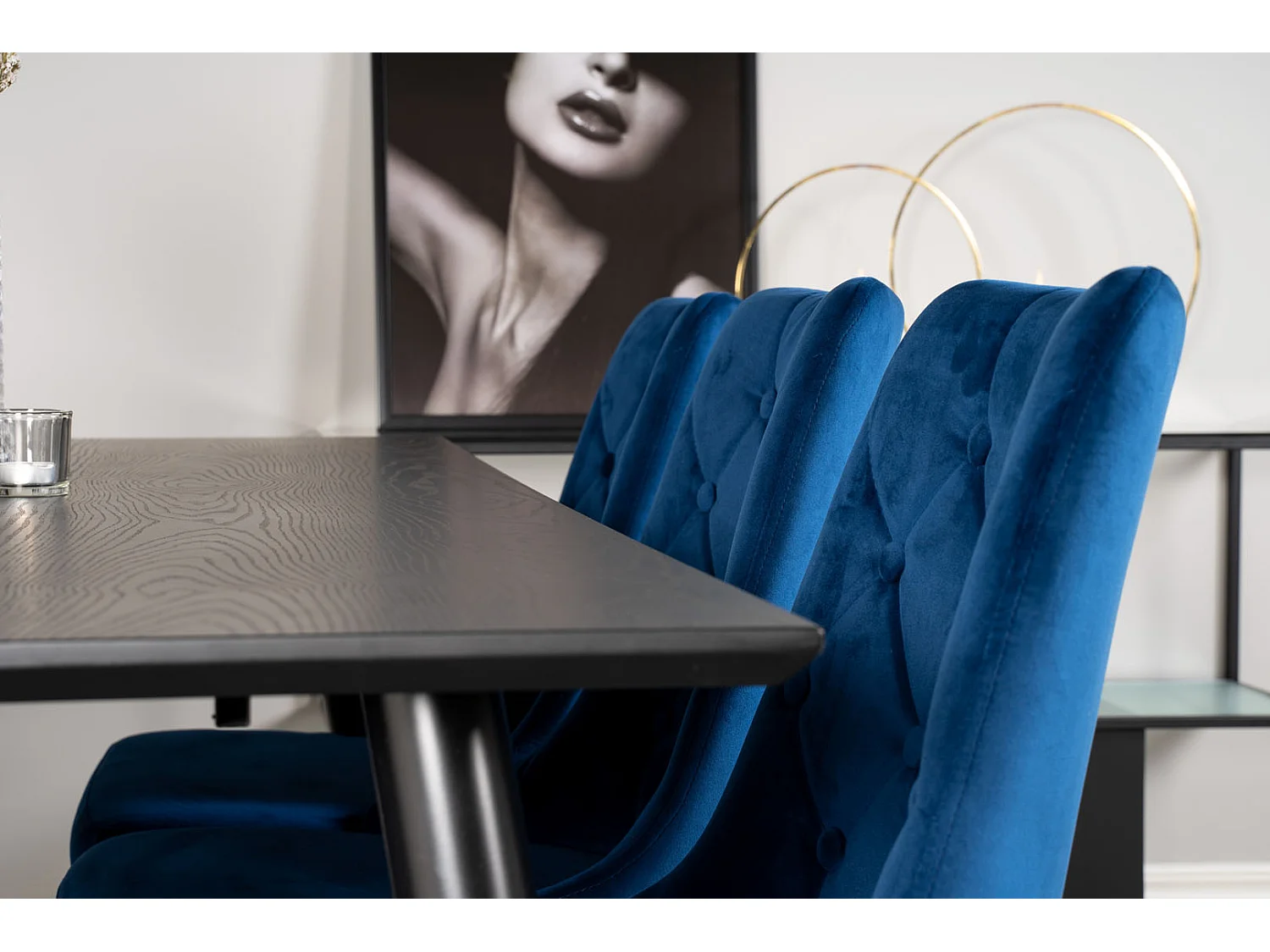 Dipp180x90BLBR ensemble table, table noir et 6 Velvet Deluxe chaises Velours bleu, laiton décor.