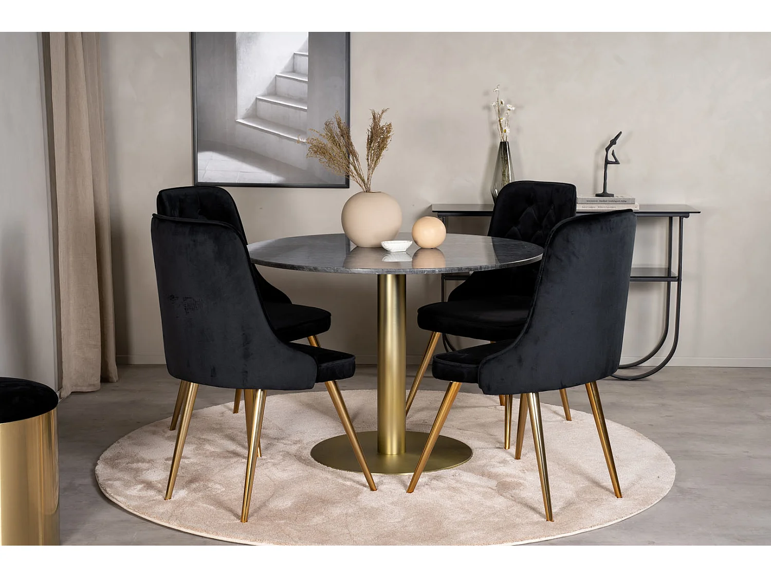 EstelleØ106BLBR ensemble table, table noir, marbre et 4 Velvet Deluxe chaises Velours noir, laiton décor.