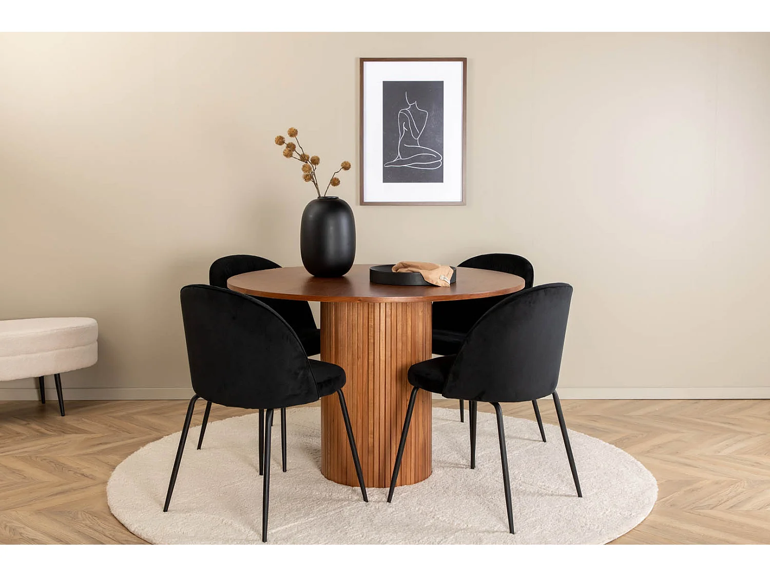 BiancaROWA Essgruppe Esstisch Eiche Furnier und 4 Wrinkles Esszimmerstühle Velour schwarz.