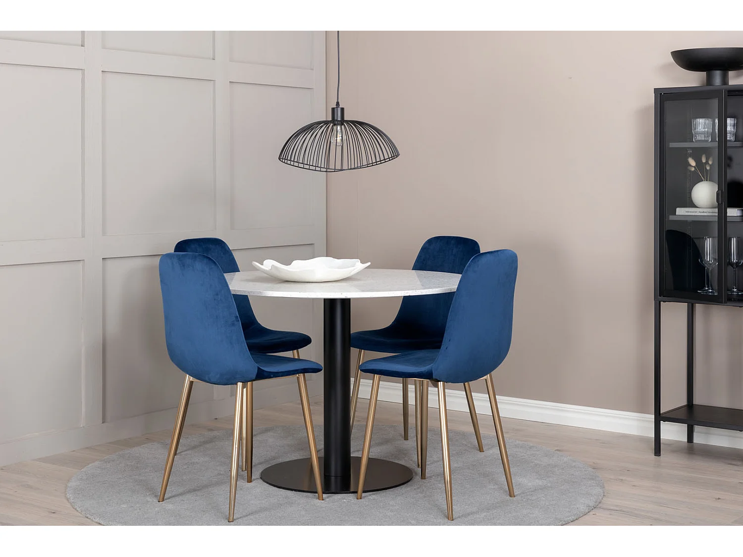 RazziaWH ensemble table, table terrazzo blanc et 4 Polar chaises Velours bleu, laiton décor.