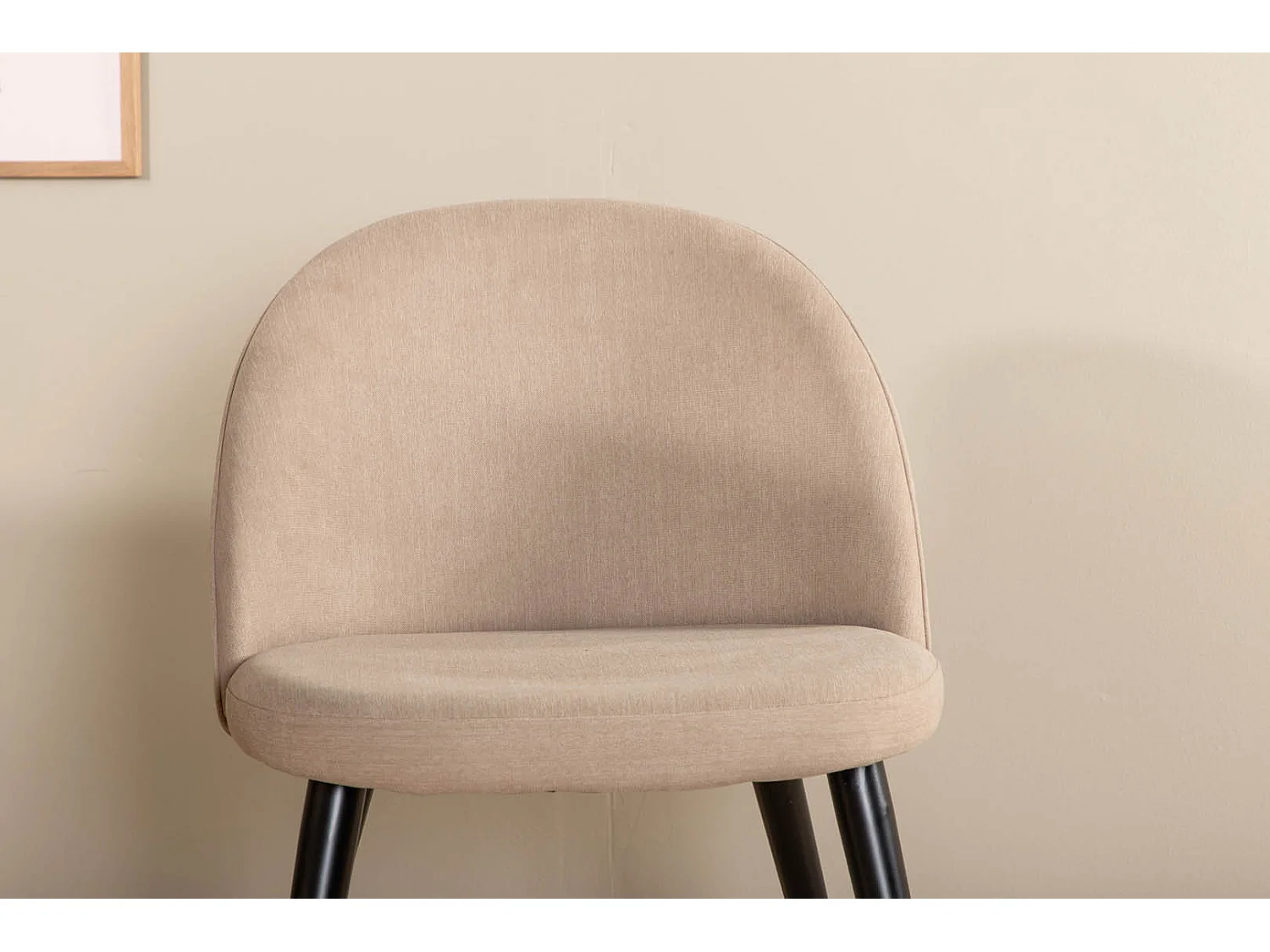 BiancaWW eethoek eetkamertafel eik fineer wit washed en 4 Velvet Stitches eetkamerstal velours beige.