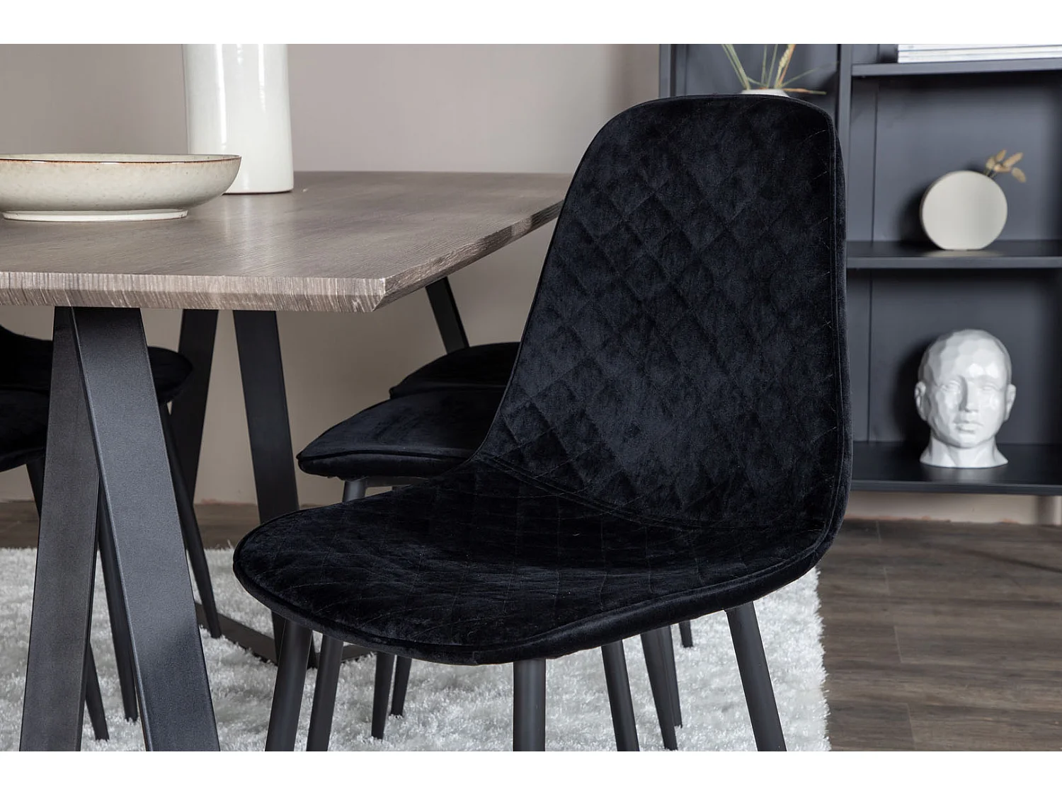 MarinaGRBL ensemble table, table El bois décor gris et 6 Polar Diamond chaises Velours noir.