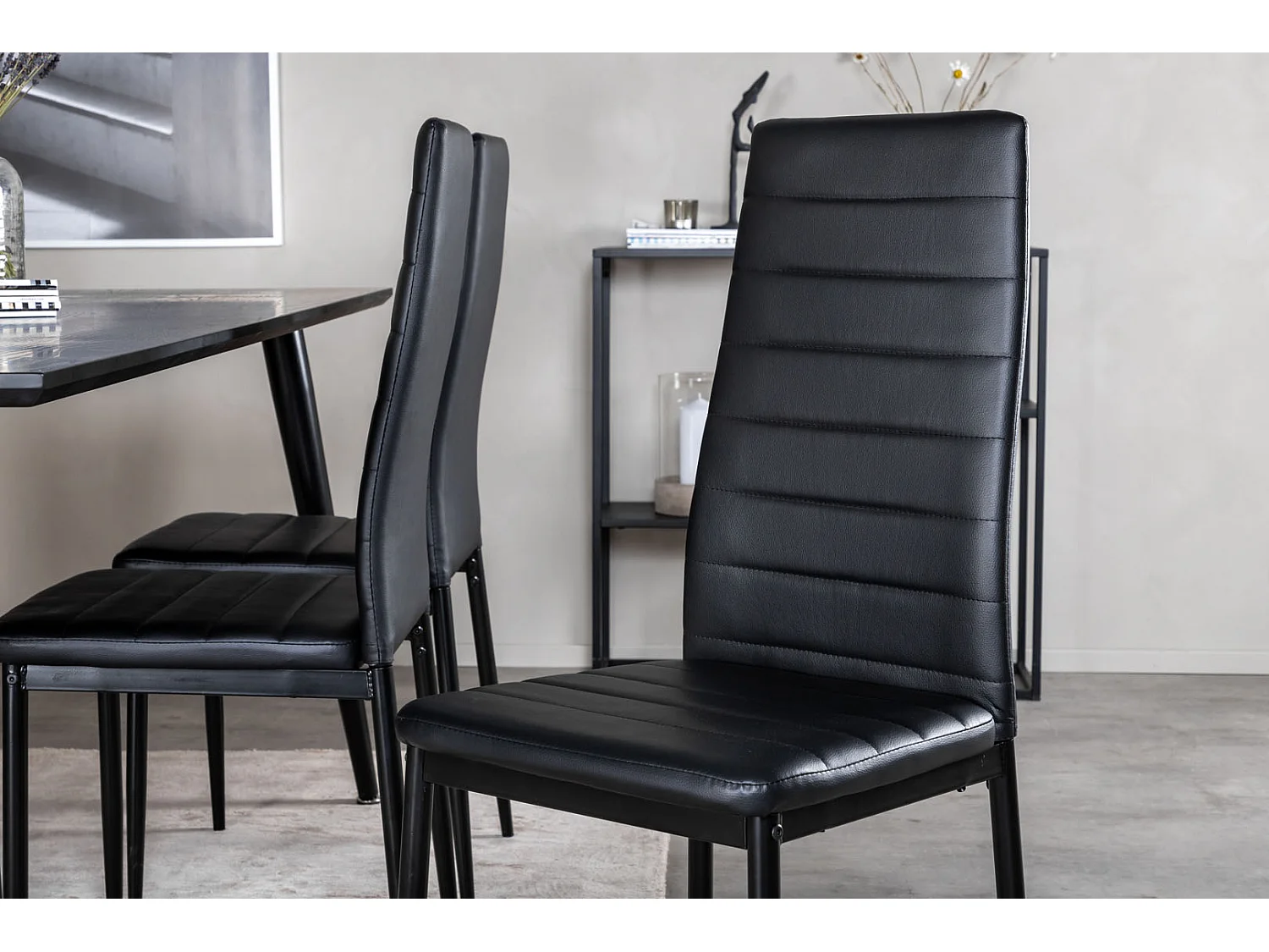 Dipp180x90BLBL eethoek eetkamertafel zwart en 6 Slim High Back eetkamerstal PU kunstleer zwart.