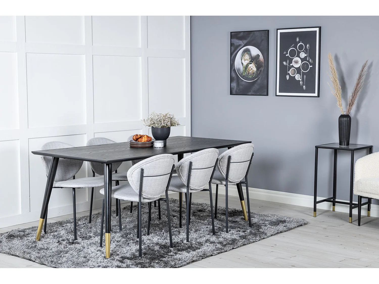 Dipp180x90BLBR eethoek eetkamertafel zwart en 6 Vault eetkamerstal grijs.