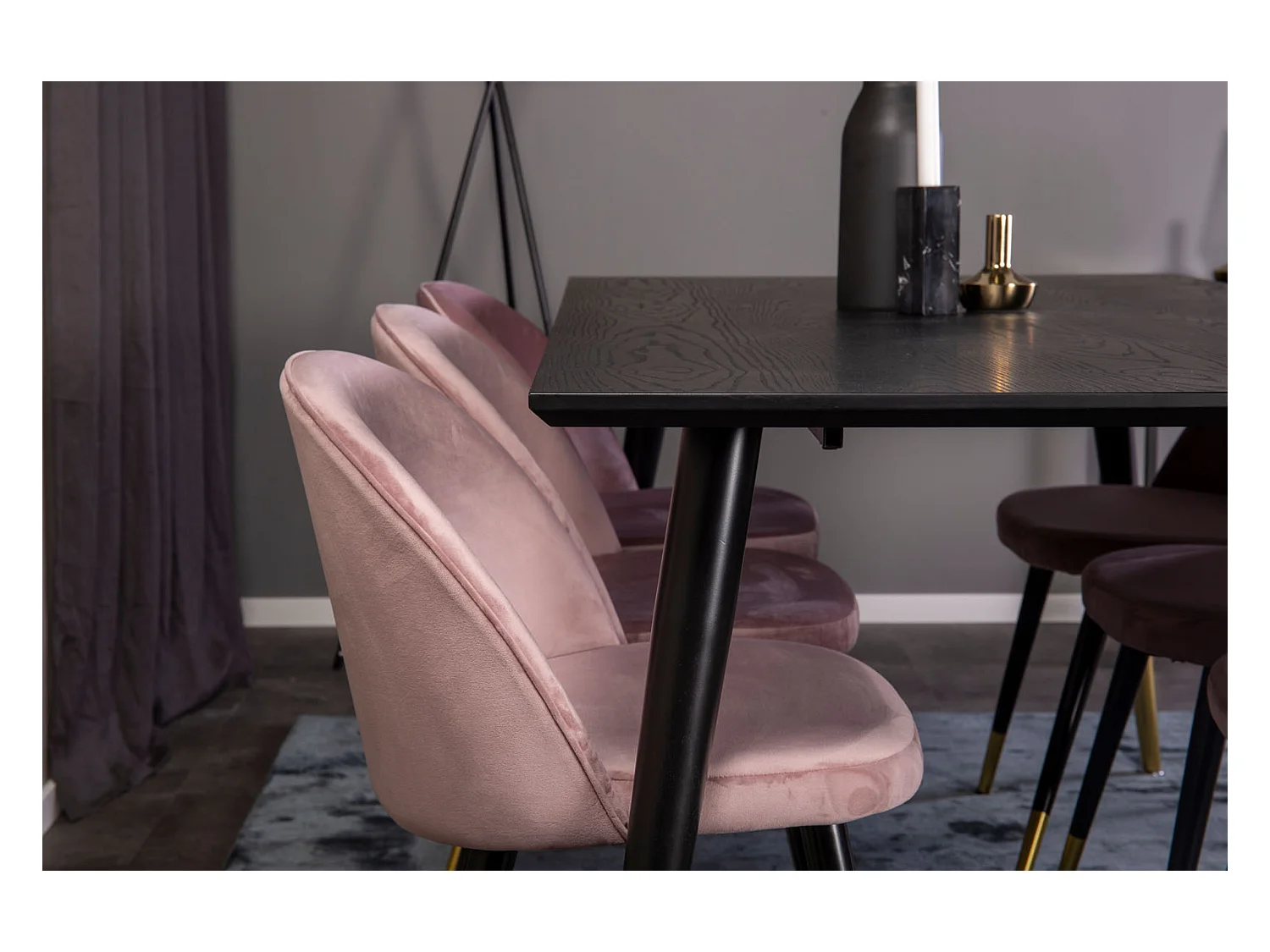 Dipp180x90BLBR Essgruppe Esstisch schwarz und 6 Velvet Esszimmerstühle Velour pink, schwarz, Messing dekor.
