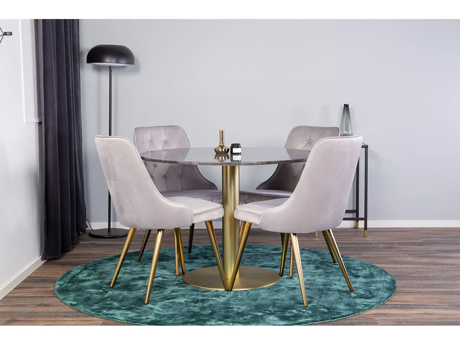 EstelleØ106BLBR Essgruppe Esstisch schwarz, Marmor und 4 Velvet Deluxe Esszimmerstühle Velour hellgrau, Messing dekor.