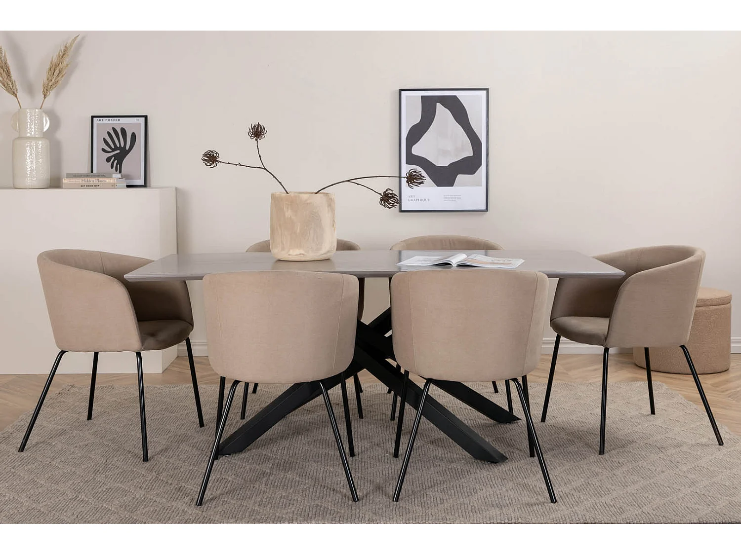 PiazzaGRBL eethoek eetkamertafel grijs en 6 Berit eetkamerstal beige.