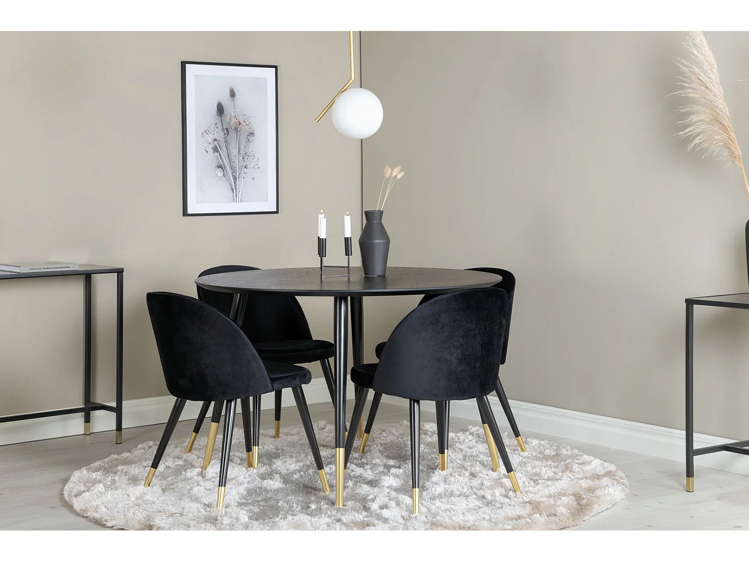 DippØ115BLBR ensemble table, table noir et 4 Velvet chaises Velours noir, laiton décor.