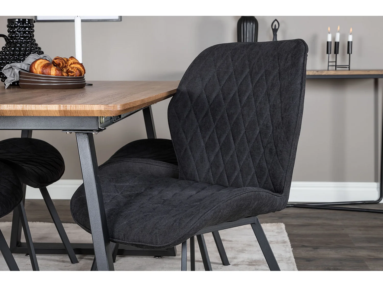 IncaNABL ensemble table, table extensible longueur cm160 / 200 El bois décor et 4 Gemma chaises noir.