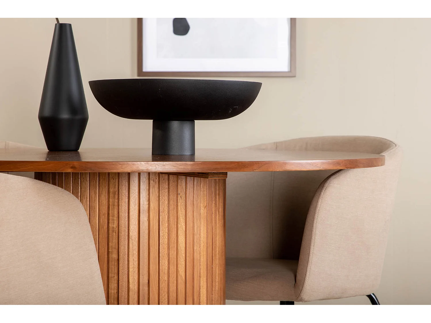 BiancaROWA ensemble table, table chêne plaqué et 4 Berit chaises beige.