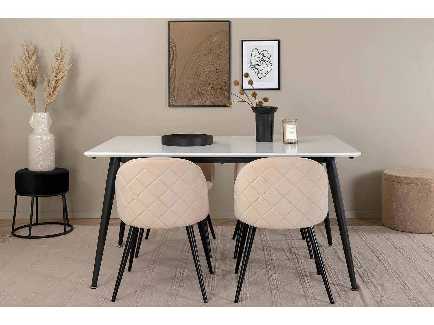 Jimmy150 eethoek eetkamertafel uitschuifbare tafel lengte cm 150 / 240 wit en 4 Velvet Stitches eetkamerstal velours beige.