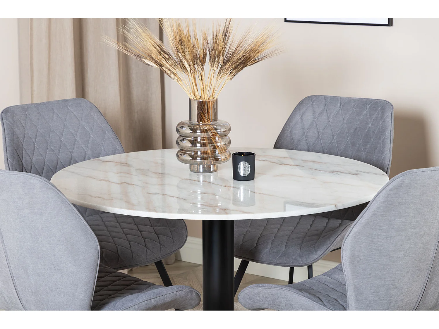 EstelleØ106WHBL eethoek eetkamertafel wit, marmer en 4 Gemma eetkamerstal grijs.