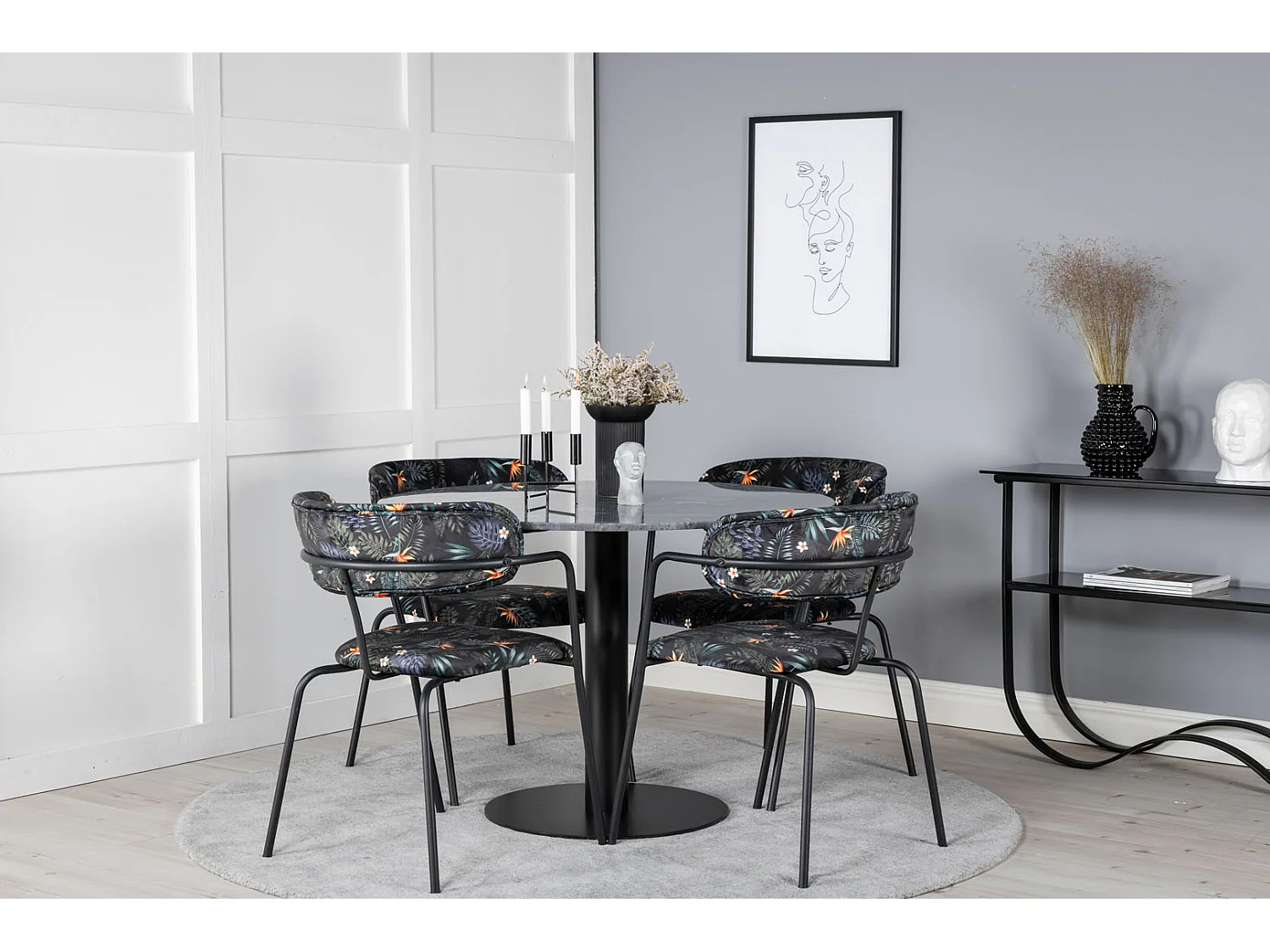 EstelleØ106BLBL ensemble table, table noir, marbre et 4 Arrow chaises noir.