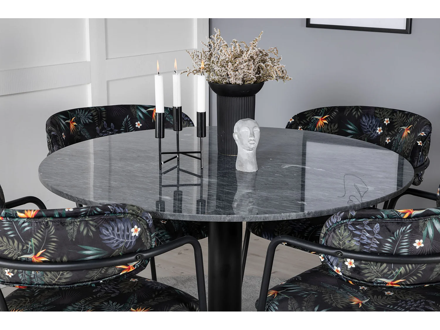 EstelleØ106BLBL ensemble table, table noir, marbre et 4 Arrow chaises noir.