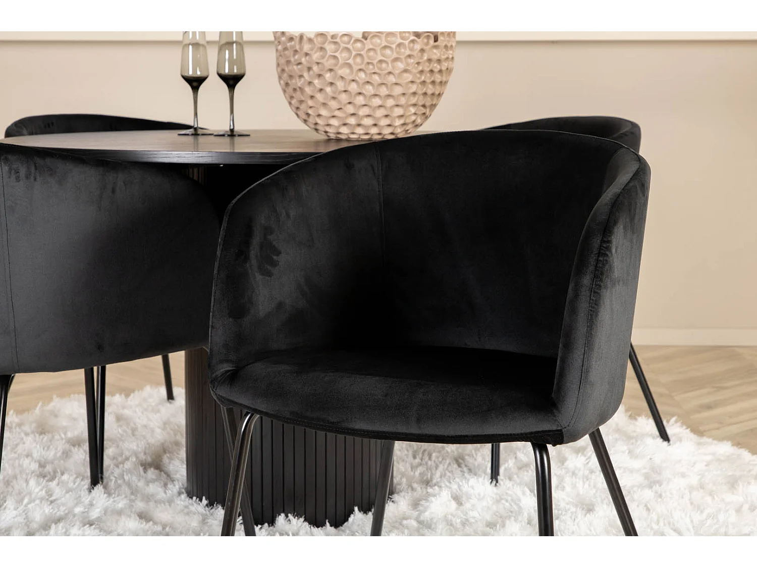 BiancaROBL ensemble table, table noir et 4 Berit chaises Velours noir.