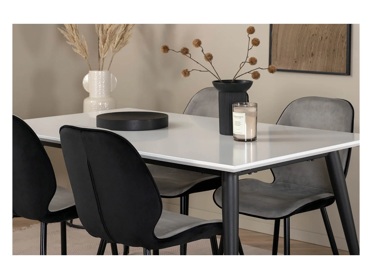 Jimmy150 eethoek eetkamertafel uitschuifbare tafel lengte cm 150 / 240 wit en 4 Emma eetkamerstal velours grijs,zwart.