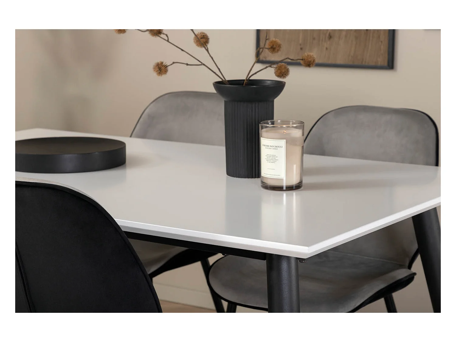 Jimmy150 eethoek eetkamertafel uitschuifbare tafel lengte cm 150 / 240 wit en 4 Emma eetkamerstal velours grijs,zwart.