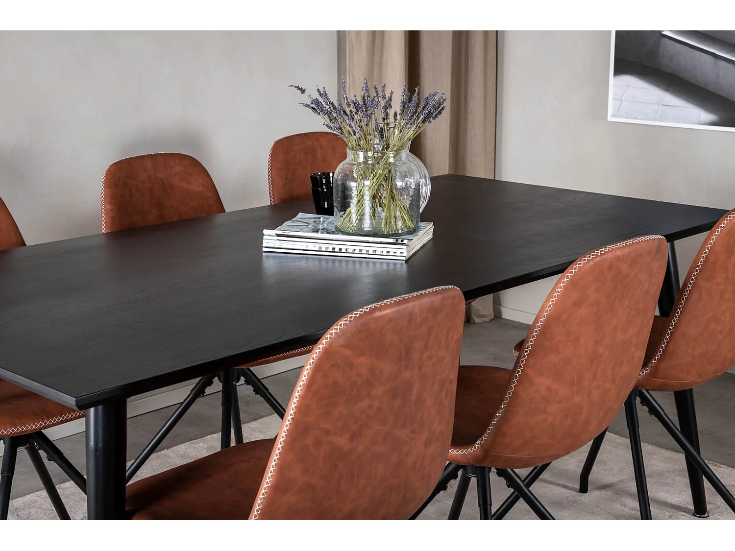 Dipp180x90BLBL eethoek eetkamertafel zwart en 6 Polar eetkamerstal PU kunstleer bruin.