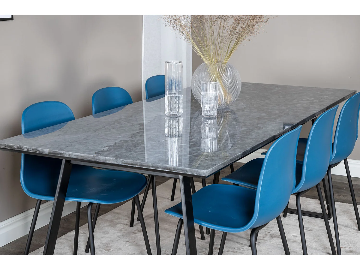 EstelleBLBL ensemble table, table noir, marbre et 6 Arctic chaises bleu, noir.