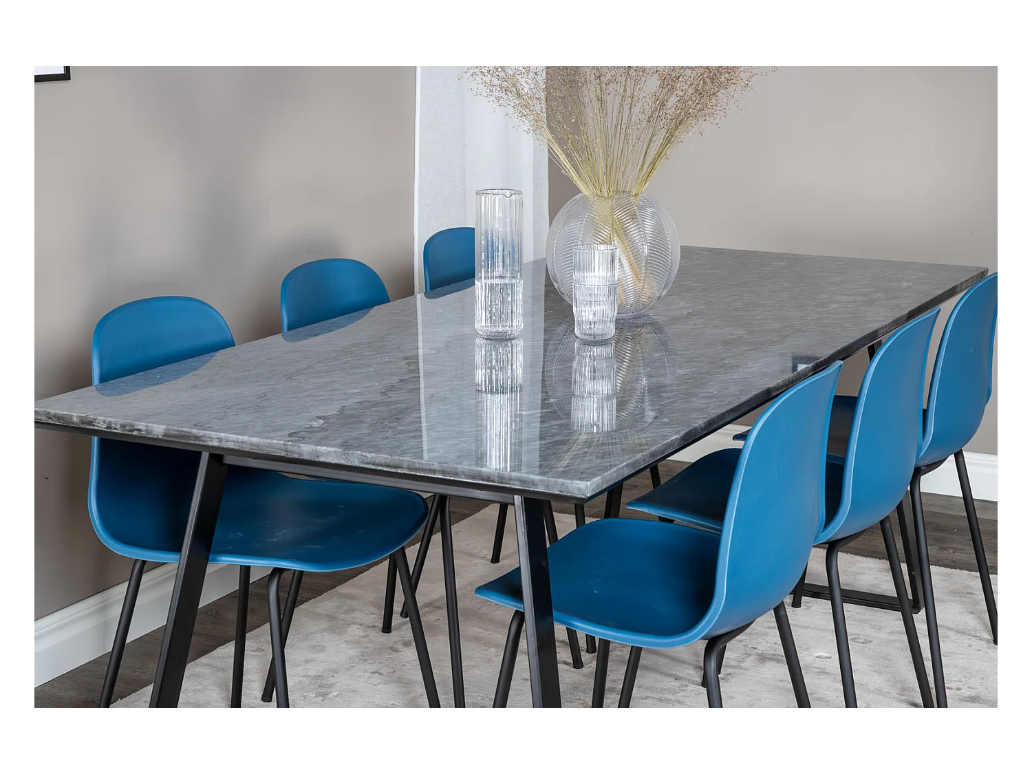 EstelleBLBL ensemble table, table noir, marbre et 6 Arctic chaises bleu, noir.