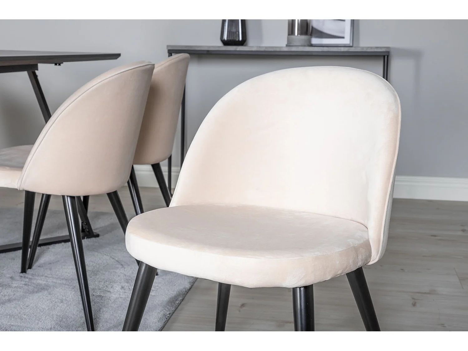 MarinaBLBL ensemble table, table noir et 6 Velvet chaises Velours beige, noir.