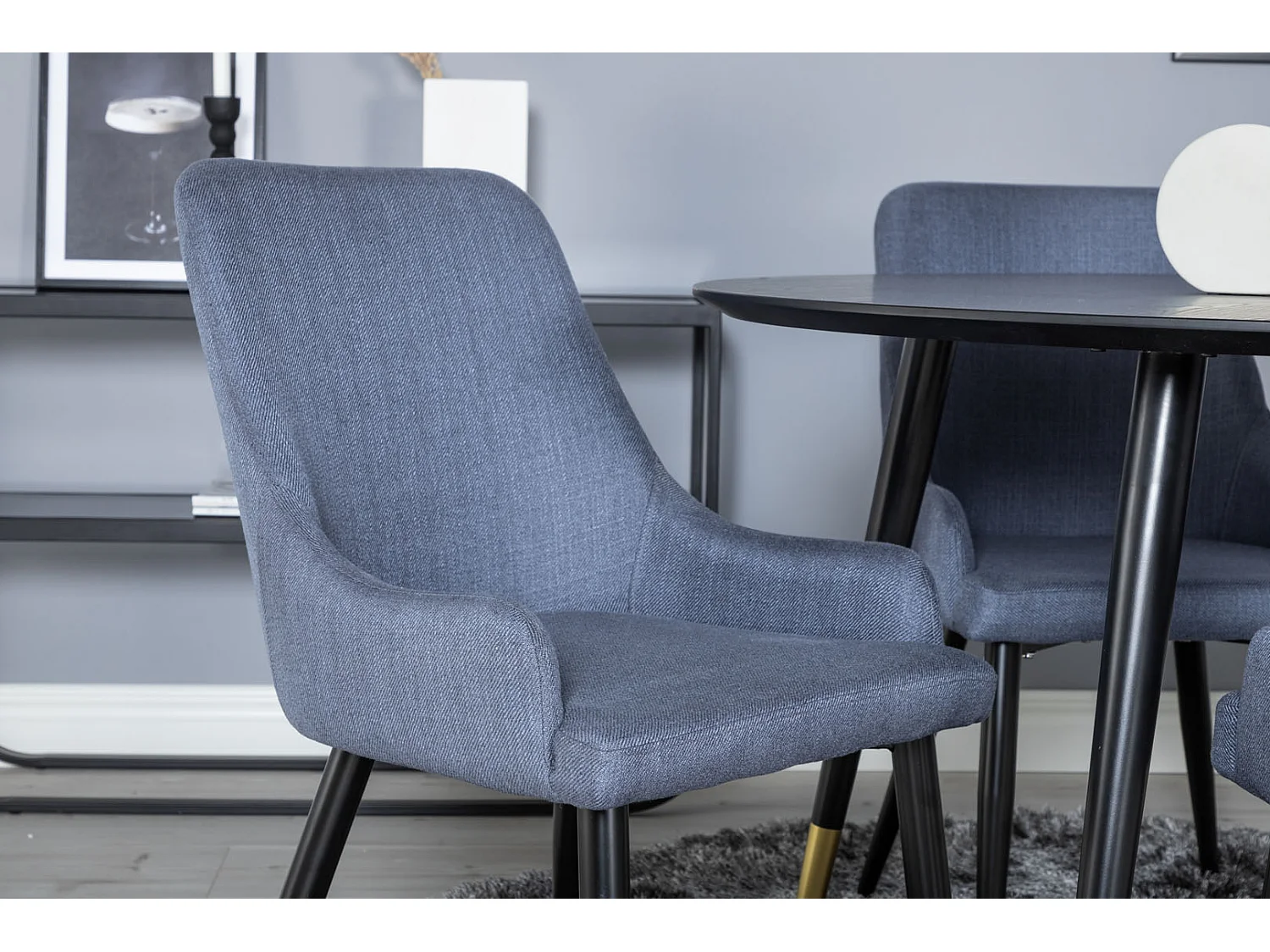 DippØ115BLBR ensemble table, table noir et 4 Plaza chaises bleu, noir.