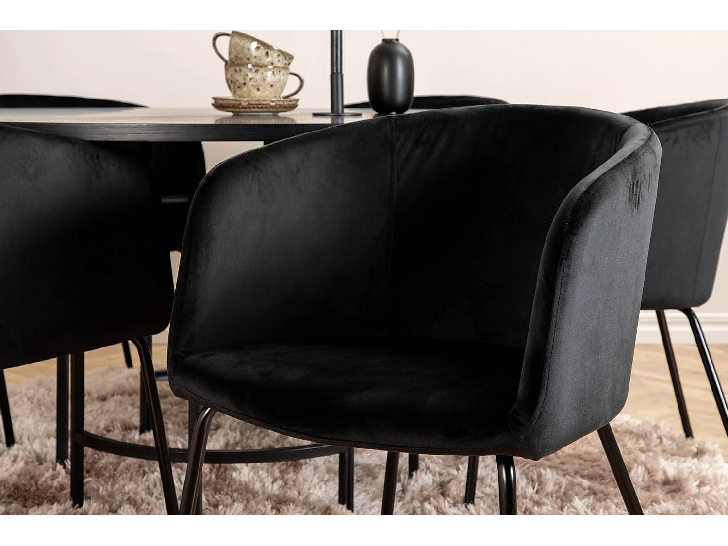 Copenhagen ensemble table, table marron et 6 Berit chaises Velours noir.