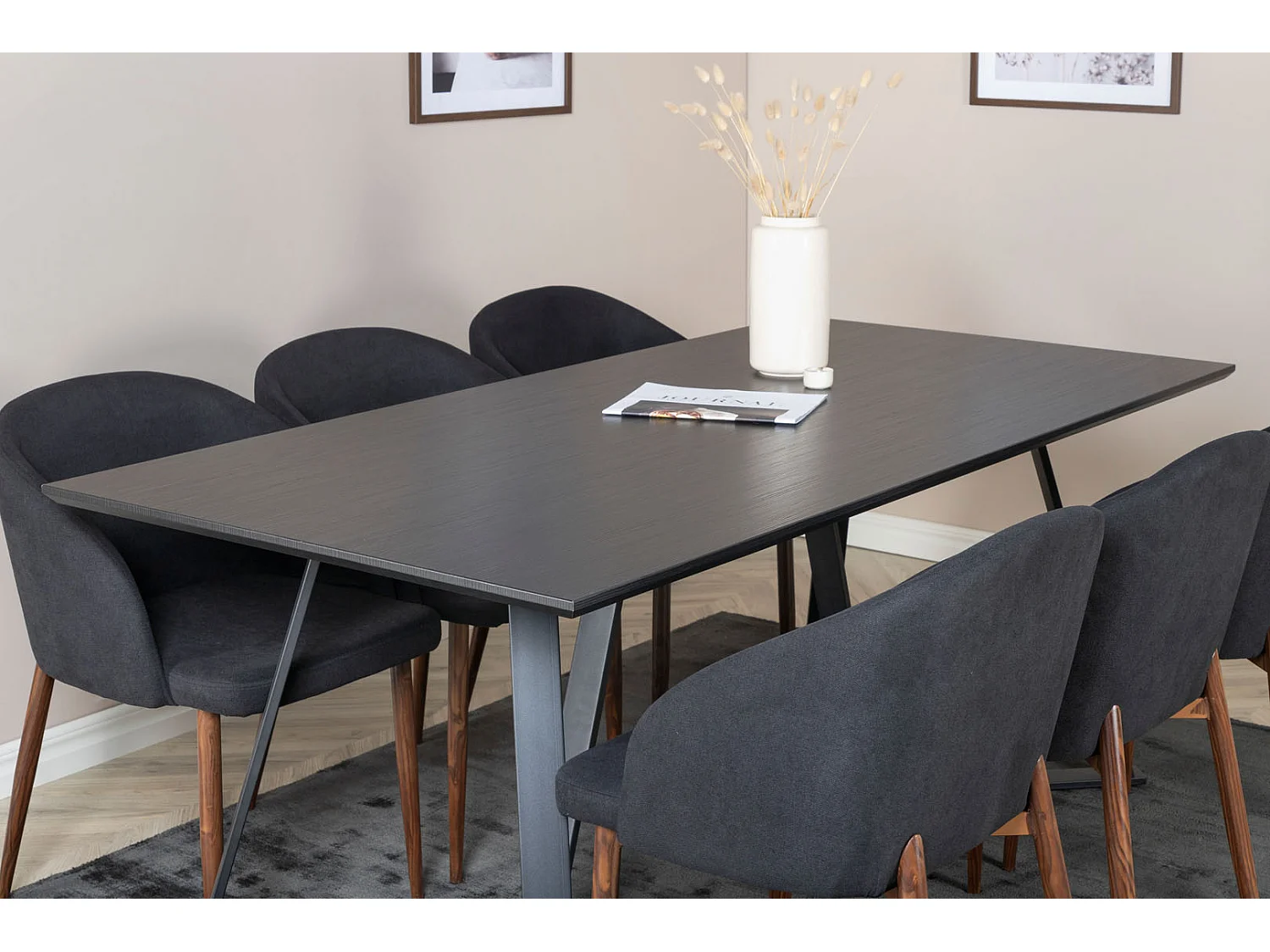 MarinaBLBL eethoek eetkamertafel zwart en 6 Arch eetkamerstal zwart.