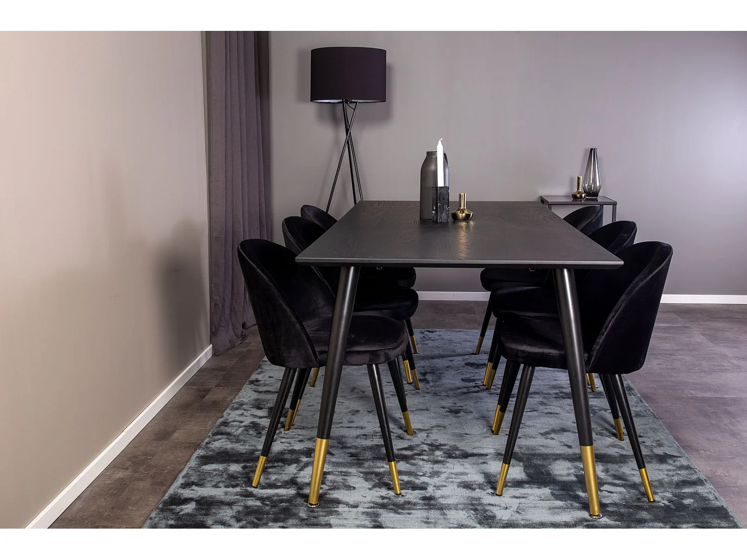 Dipp180x90BLBR eethoek eetkamertafel zwart en 6 Velvet eetkamerstal velours zwart, messing decor.