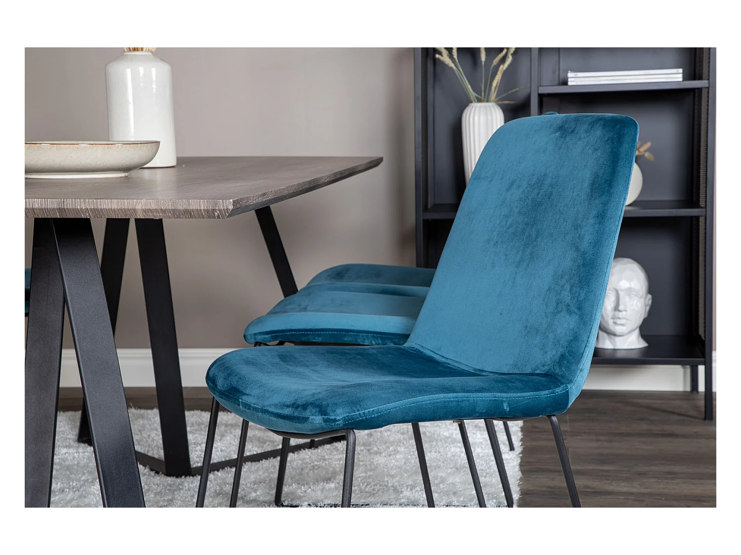 MarinaGRBL ensemble table, table El bois décor gris et 6 Muce chaises Velours bleu.