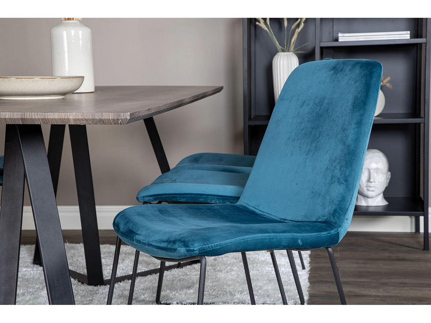 MarinaGRBL ensemble table, table El bois décor gris et 6 Muce chaises Velours bleu.