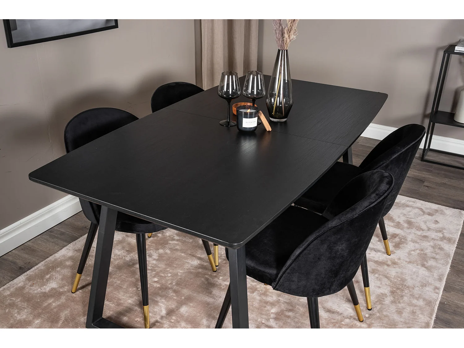 IncaBLBL ensemble table, table extensible longueur cm160 / 200 noir et 4 Velvet chaises Velours noir, laiton décor.