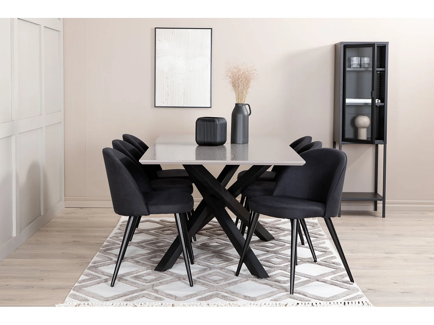 PiazzaGRBL ensemble table, table gris et 6 Velvet chaises noir.