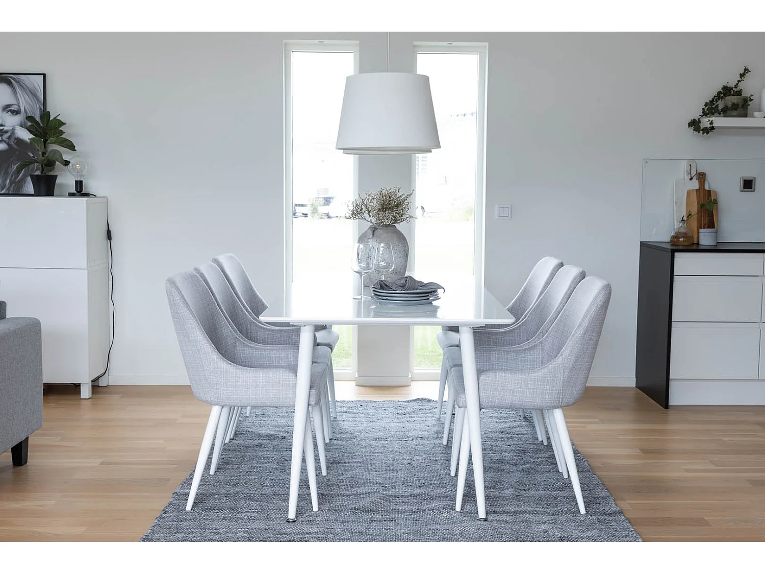 Polar180X90WHWH eethoek eetkamertafel wit en 6 Plaza eetkamerstal grijs, wit.