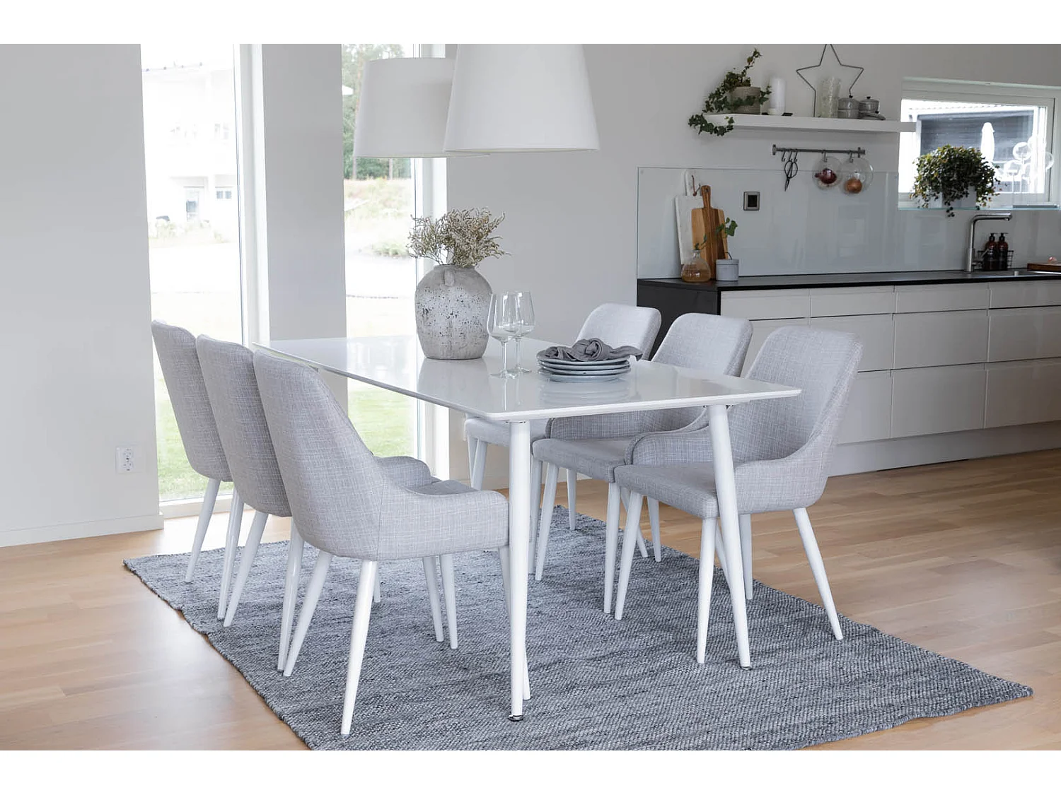 Polar180X90WHWH eethoek eetkamertafel wit en 6 Plaza eetkamerstal grijs, wit.