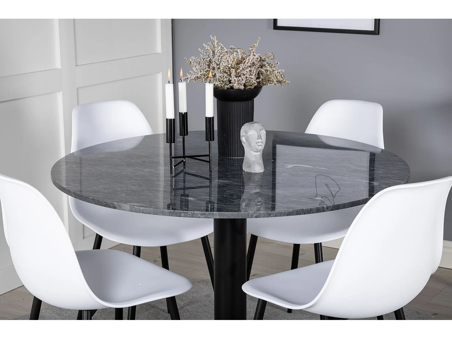 EstelleØ106BLBL ensemble table, table noir, marbre et 4 Polar chaises blanc.