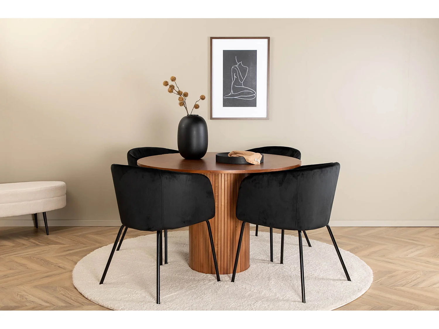 BiancaROWA ensemble table, table chêne plaqué et 4 Berit chaises Velours noir.